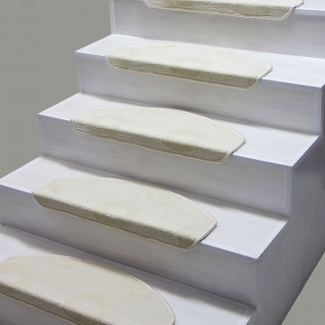 Beyaz Renk Oval Desenli Model Bukle Halıdan Demonte Basamak Paspasi